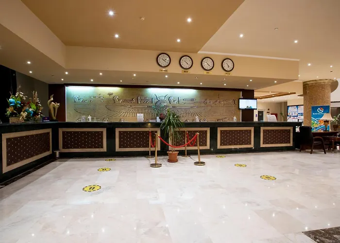 Курортный комплекс Amc Royal & 5*