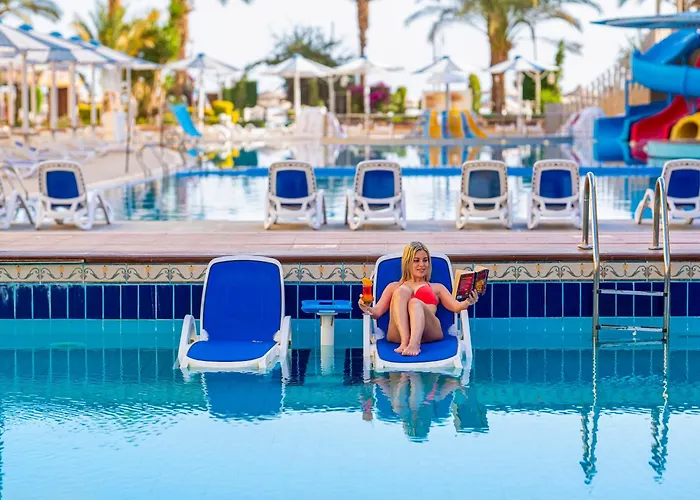 Курортный комплекс Amc Royal & 5*